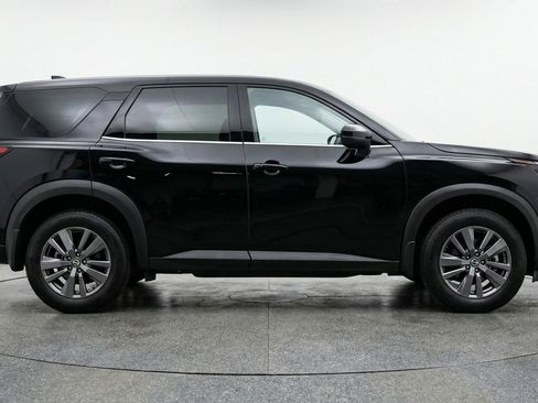 Used 2025 Nissan Pathfinder SV image 11