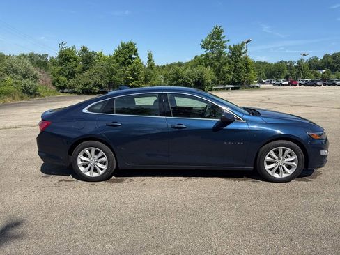 Used 2022 Chevrolet Malibu LT FWD image 2