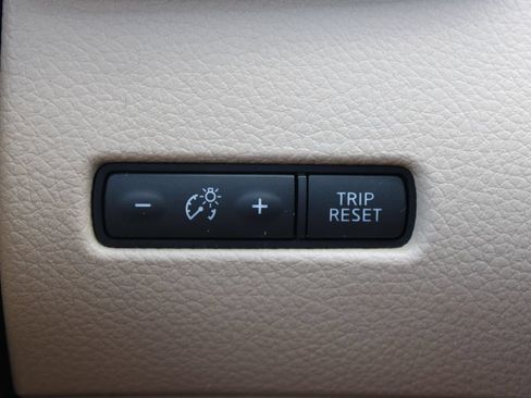 Used 2017 Nissan Rogue S FWD image 39