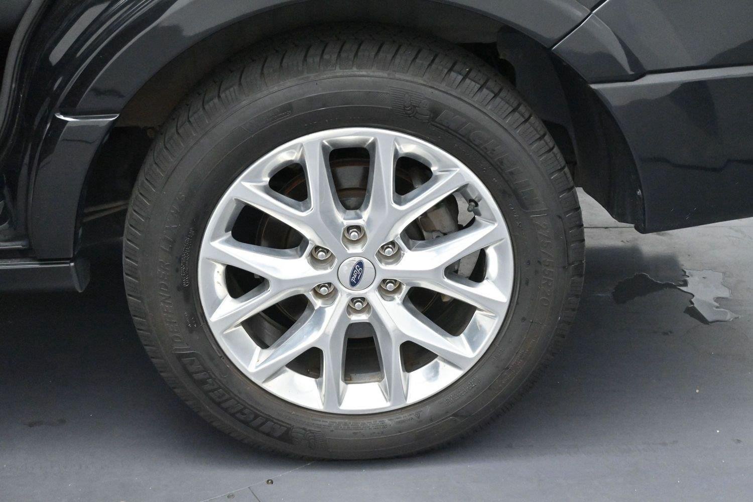 Used 2015 Ford Expedition Limited w/ Equipment Group 301A AWD/4WD image 42