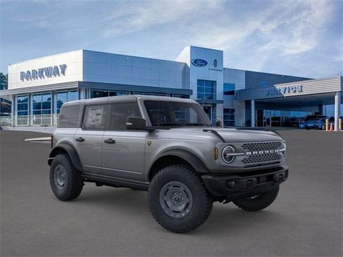 New 2025 Ford Bronco Badlands image 7