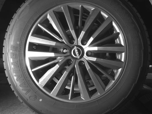 Used 2024 Nissan Armada SL image 15