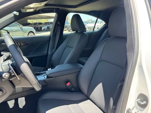 Used 2026 Lexus IS 350 F Sport w/ Accessory Package Z1 RWD image 13