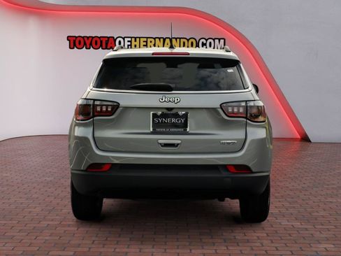 Used 2022 Jeep Compass Latitude w/ Convenience Group FWD image 7