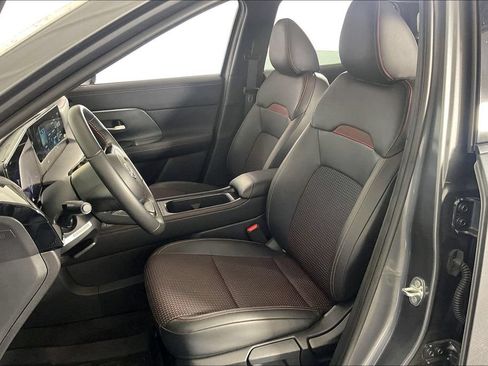 Certified 2025 Nissan Kicks SR FWD image 34