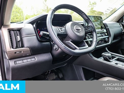 Used 2024 Nissan Pathfinder Platinum FWD image 22