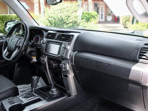 Used 2018 Toyota 4Runner SR5 Premium image 34