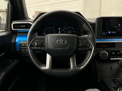 Used 2025 Toyota Tacoma TRD Off-Road image 32