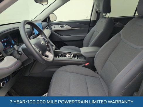 Used 2025 Ford Explorer Active image 5