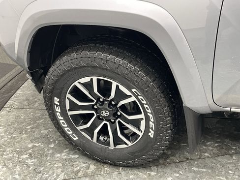 Used 2021 Toyota Tacoma TRD Sport w/ Technology Package image 29