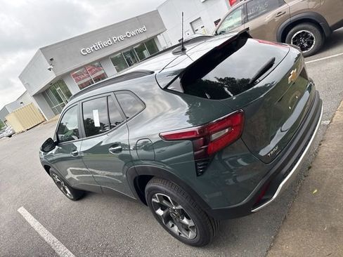 Used 2025 Chevrolet Trax LT w/ Driver Confidence Package FWD image 6