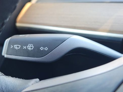 Used 2022 Tesla Model Y Long Range image 22