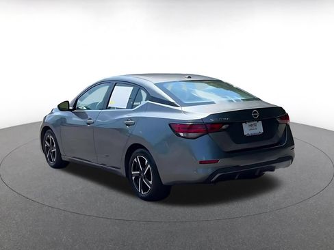 Used 2025 Nissan Sentra SV FWD image 9