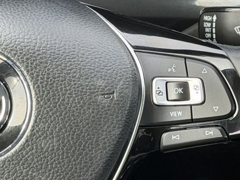 Used 2019 Volkswagen Tiguan SE w/ Panoramic Sunroof Package FWD image 13