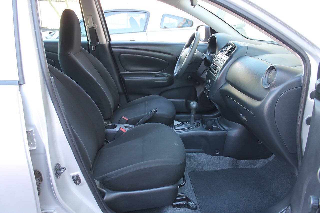 Used 2015 Nissan Versa S Plus FWD image 32