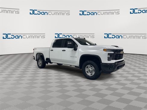 Used 2024 Chevrolet Silverado 2500 W/T image 2