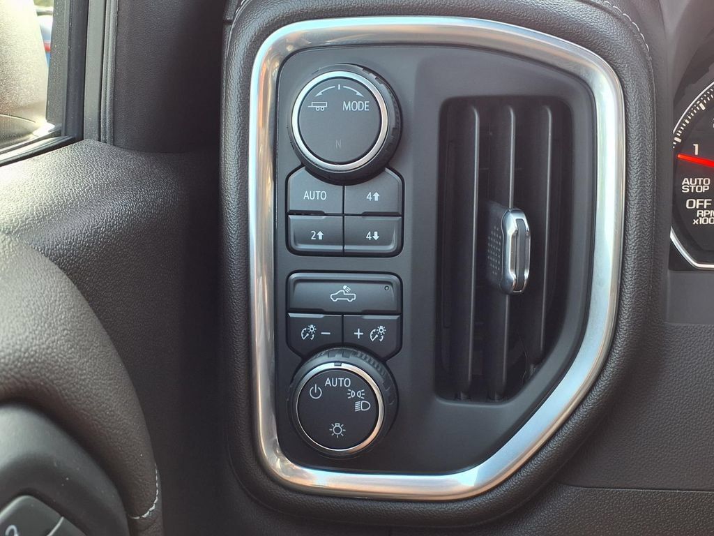 Used 2022 Chevrolet Silverado 1500 LT AWD/4WD image 23