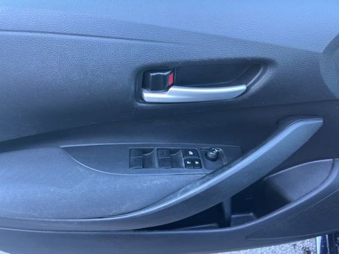Used 2021 Toyota Corolla LE image 16