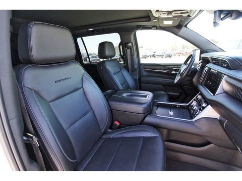 Used 2023 GMC Yukon XL Denali image 25
