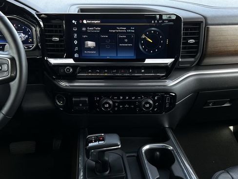 Used 2024 Chevrolet Silverado 1500 High Country AWD/4WD image 18