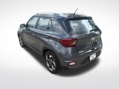 Used 2024 Hyundai Venue Limited FWD image 5