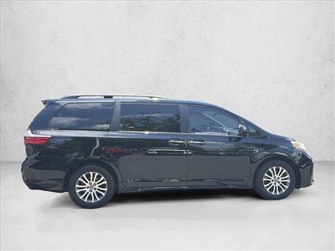 Used 2018 Toyota Sienna XLE FWD image 4