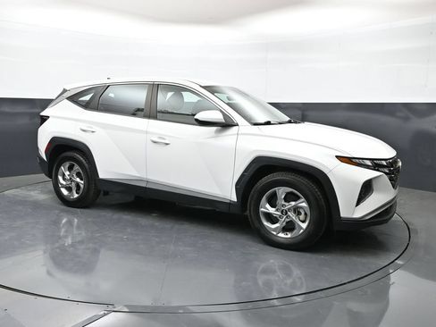 Used 2024 Hyundai Tucson SE FWD image 1