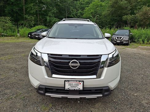 Used 2025 Nissan Pathfinder SL AWD/4WD image 29