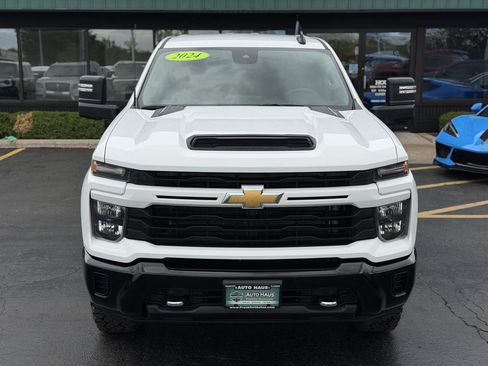 Used 2024 Chevrolet Silverado 2500 Custom w/ Custom Value Package AWD/4WD image 4
