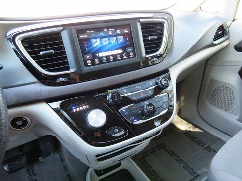 Used 2021 Chrysler Voyager LX image 25