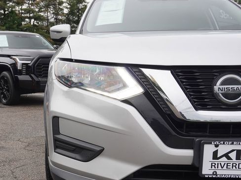 Used 2018 Nissan Rogue SV AWD/4WD image 10