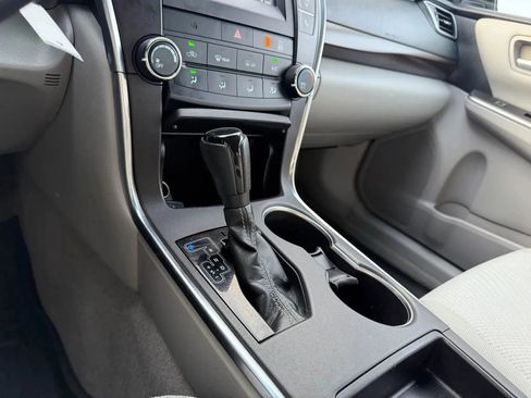 Used 2016 Toyota Camry LE FWD image 21