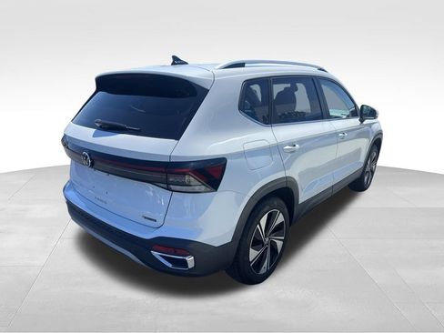 Used 2025 Volkswagen Taos SE AWD/4WD image 10