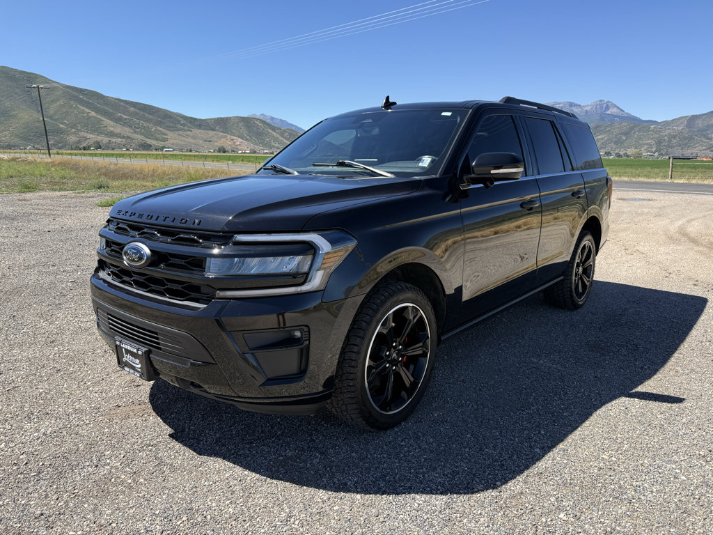 Used 2024 Ford Expedition Limited AWD/4WD image 3