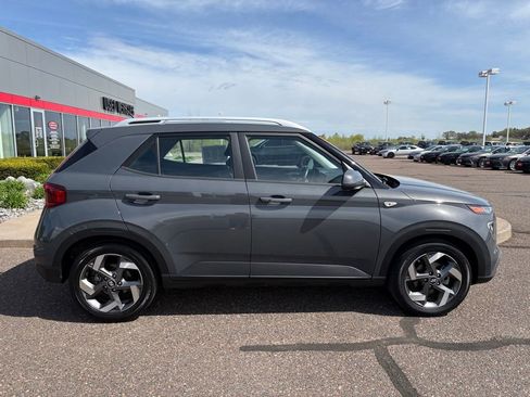 Used 2025 Hyundai Venue SEL FWD image 2
