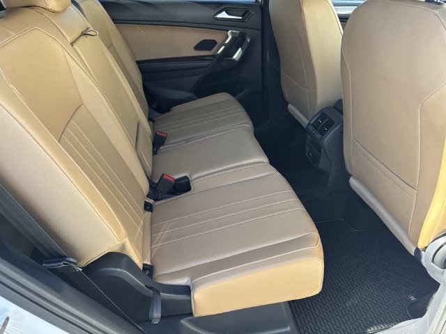 Certified 2024 Volkswagen Tiguan SE R-Line FWD image 33