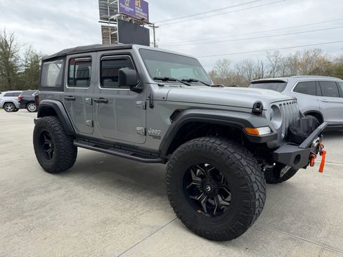 Used 2019 Jeep Wrangler Unlimited Sport image 35
