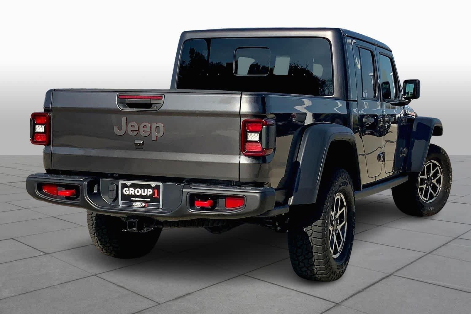 Used 2025 Jeep Gladiator Rubicon w/ Convenience Group AWD/4WD image 12