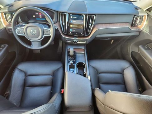 Certified 2022 Volvo XC60 B5 Momentum image 13
