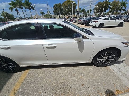 Certified 2024 Lexus ES 350 w/ Premium Package image 5