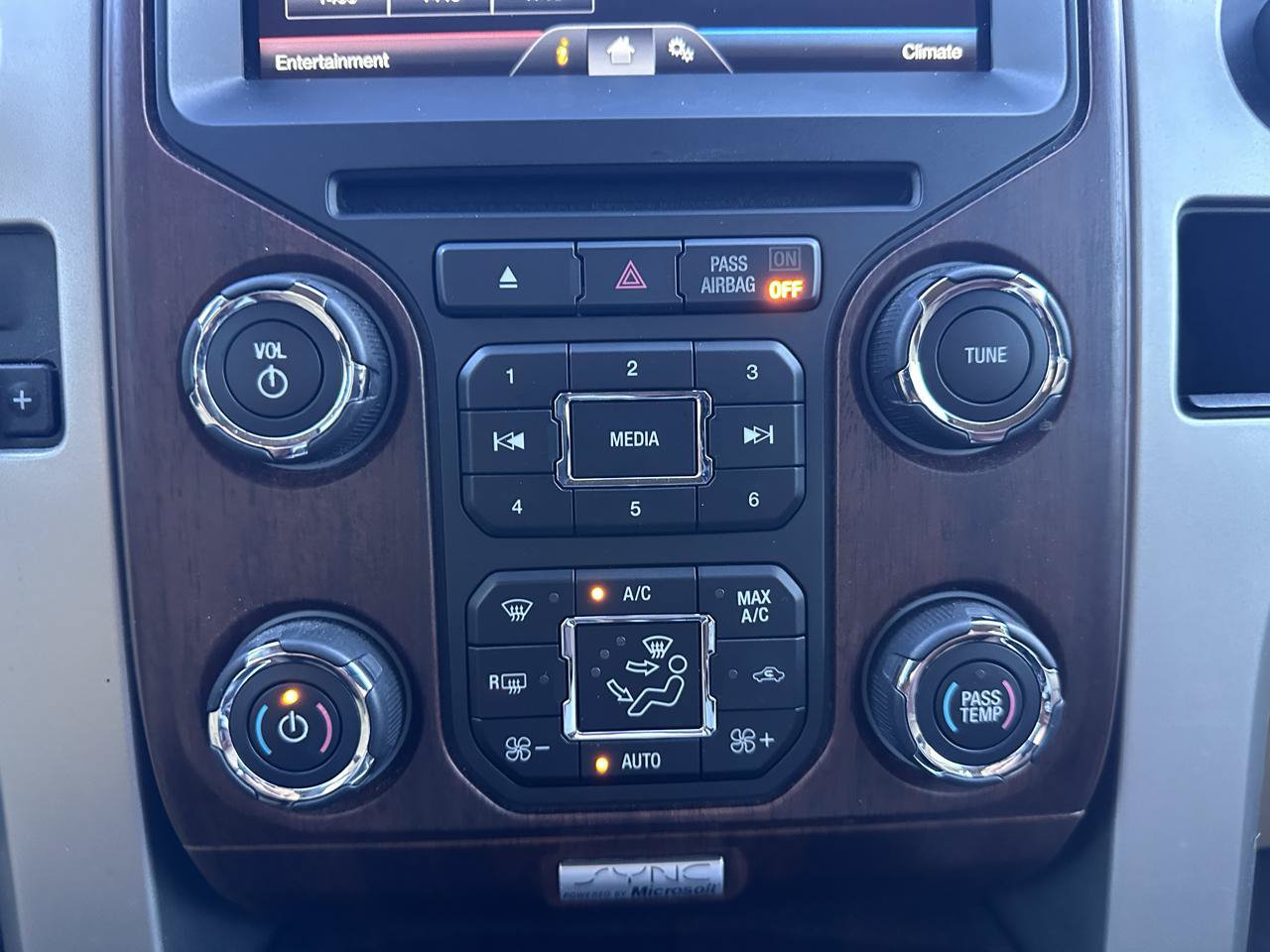 Used 2014 Ford F150 King Ranch w/ King Ranch Luxury Package AWD/4WD image 24