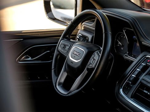 Used 2021 GMC Yukon XL SLT image 11