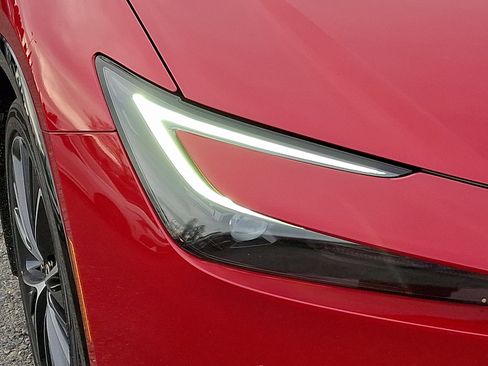 Used 2024 Toyota Prius XLE image 9