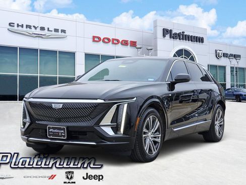 Used 2024 Cadillac Lyriq Luxury w/ LPO, Floor Liner Package image 2