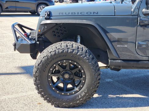 Used 2017 Jeep Wrangler Rubicon w/ Power Convenience Group image 7