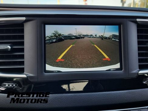 Used 2022 Chrysler Voyager LX FWD image 12