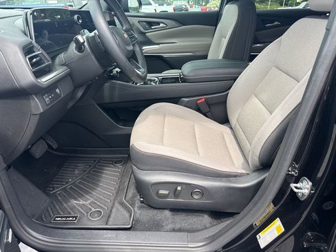 Used 2024 Chevrolet Traverse LT w/ Enhanced Driving Package FWD image 10