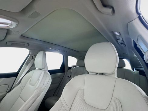 Used 2024 Volvo XC60 B5 Ultimate w/ Climate Package AWD/4WD image 15