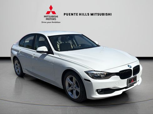 Used 2015 BMW 320i Sedan RWD image 3