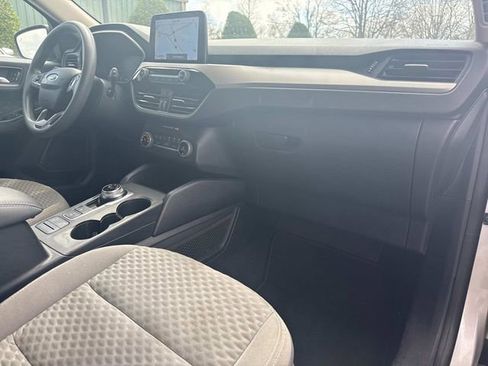 Used 2020 Ford Escape SE image 18
